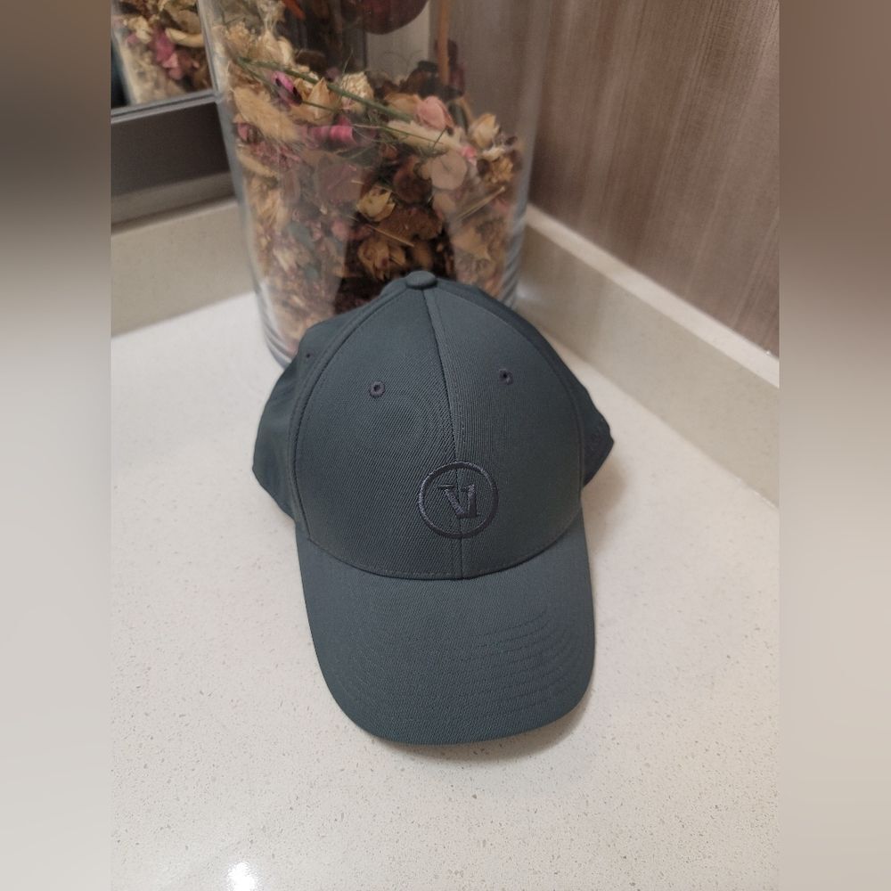 Vuori Dark Gray Cap